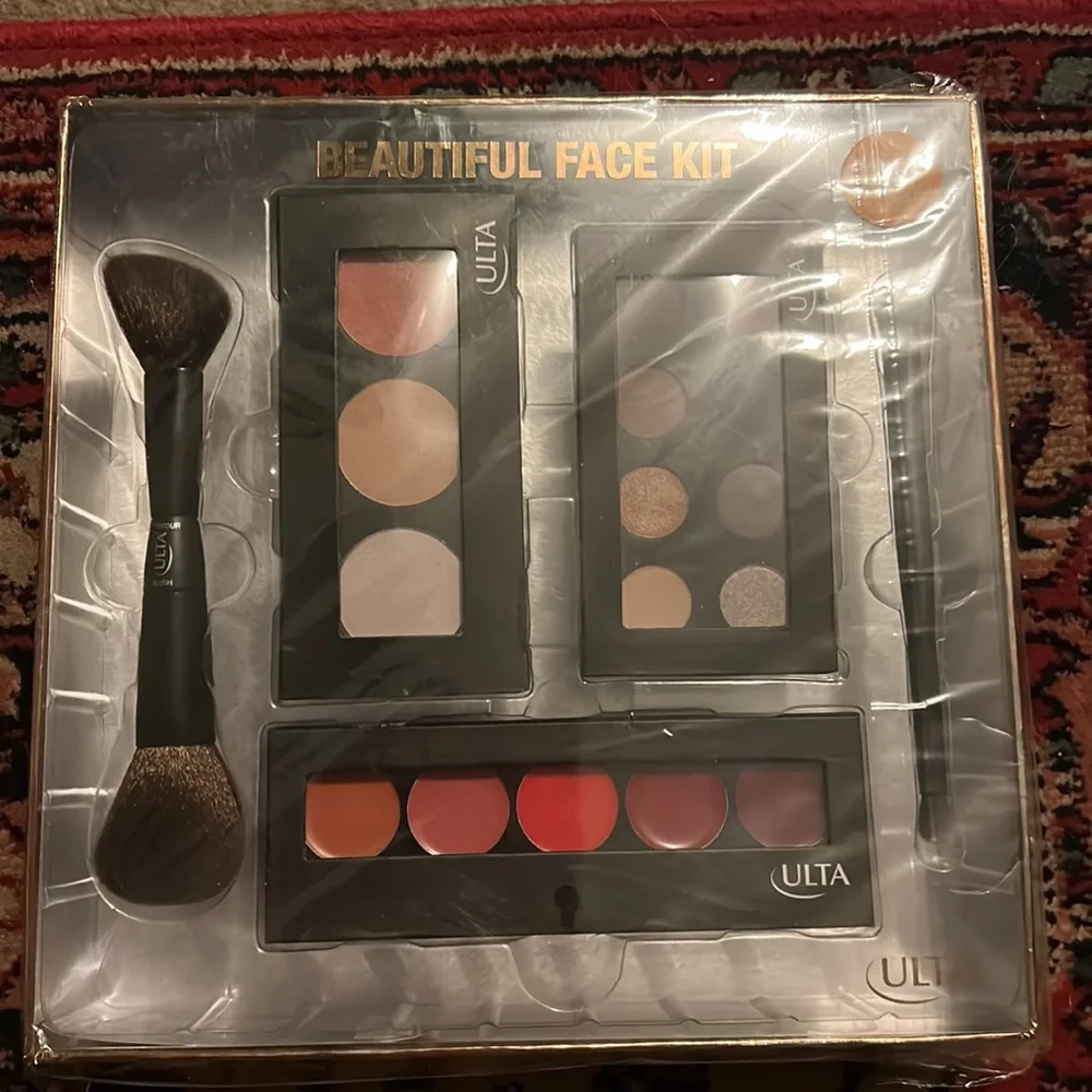 ❤️ Makeup Kit (eye shadows, lip palette, brushes) from ULTA. - Picture 4 of 4